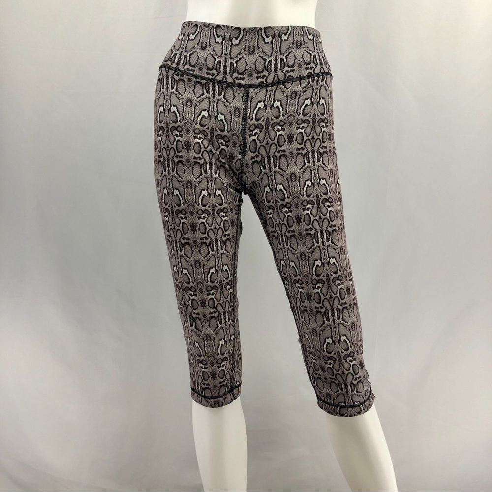 90 Degree by Reflex Gray Snake Print Workout Capri